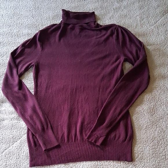 Liu Jo Purple V-Neck Sweater with Contemporary Cropped Design - Picture 7 of 7